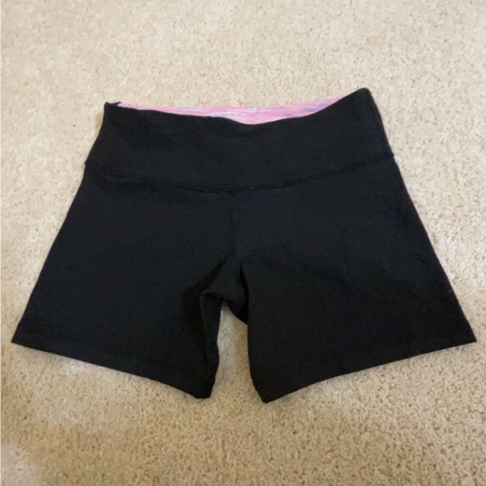 Black reversible lululemon spanks size 4!
